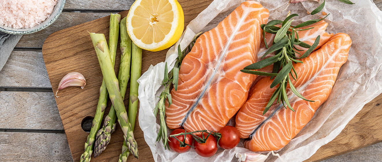 vnp_articlehero_salmon-raw-table_1322x562.jpg